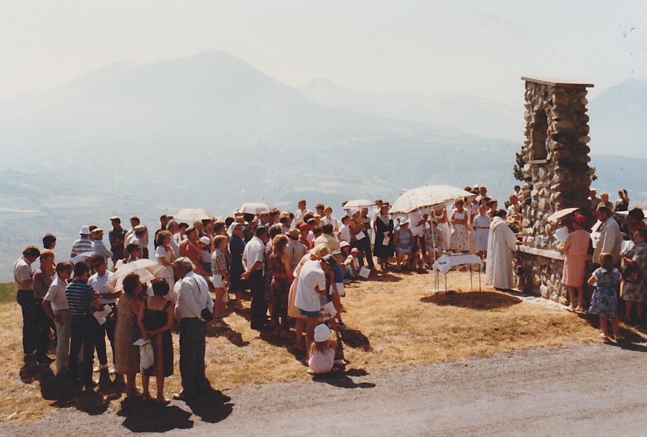 juillet 1984 : la célébration de la messe sous une très forte chaleur